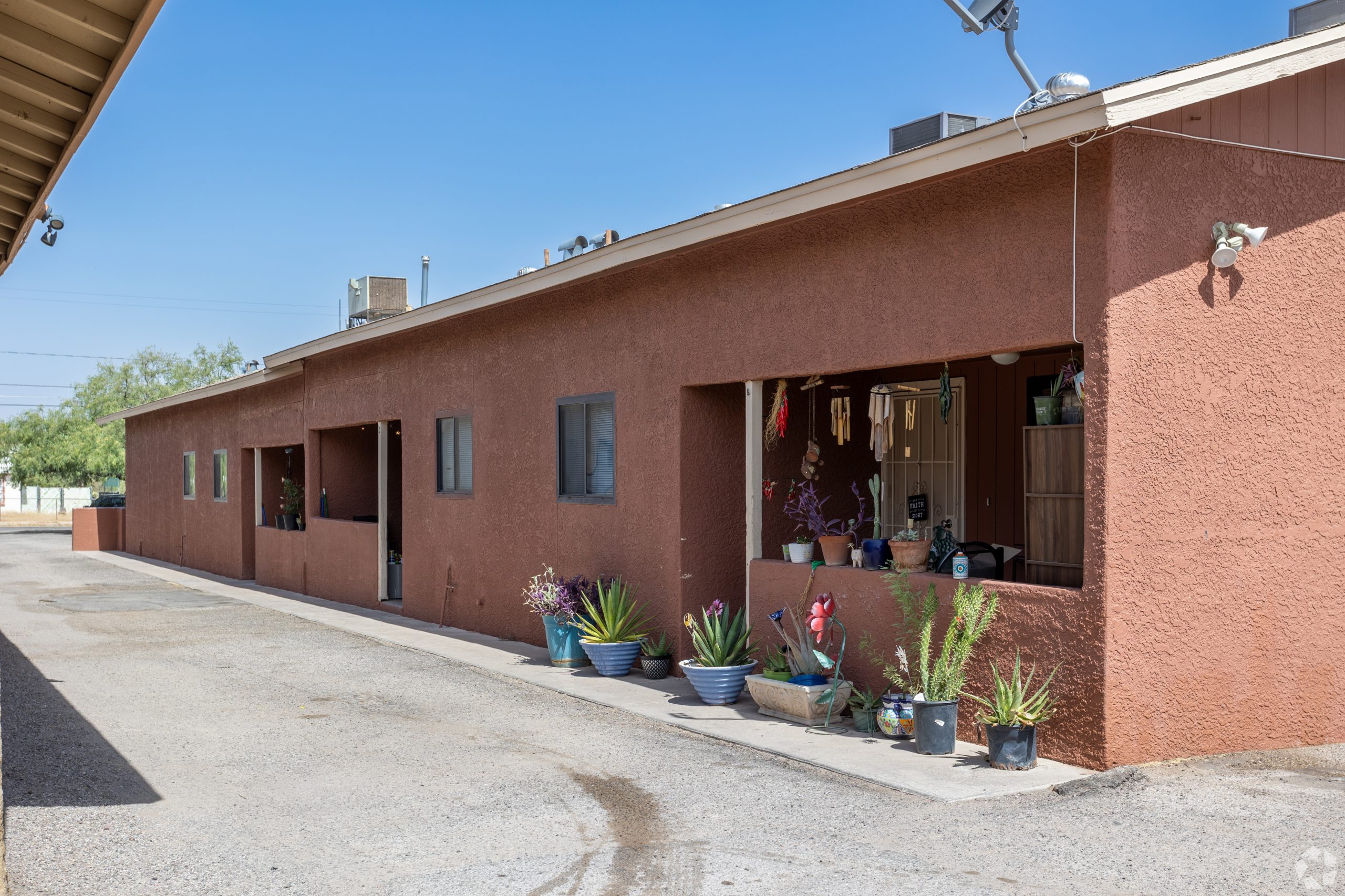 5 units in Southeast Tucson featuring large units and ample parking *Residential Financing available*
