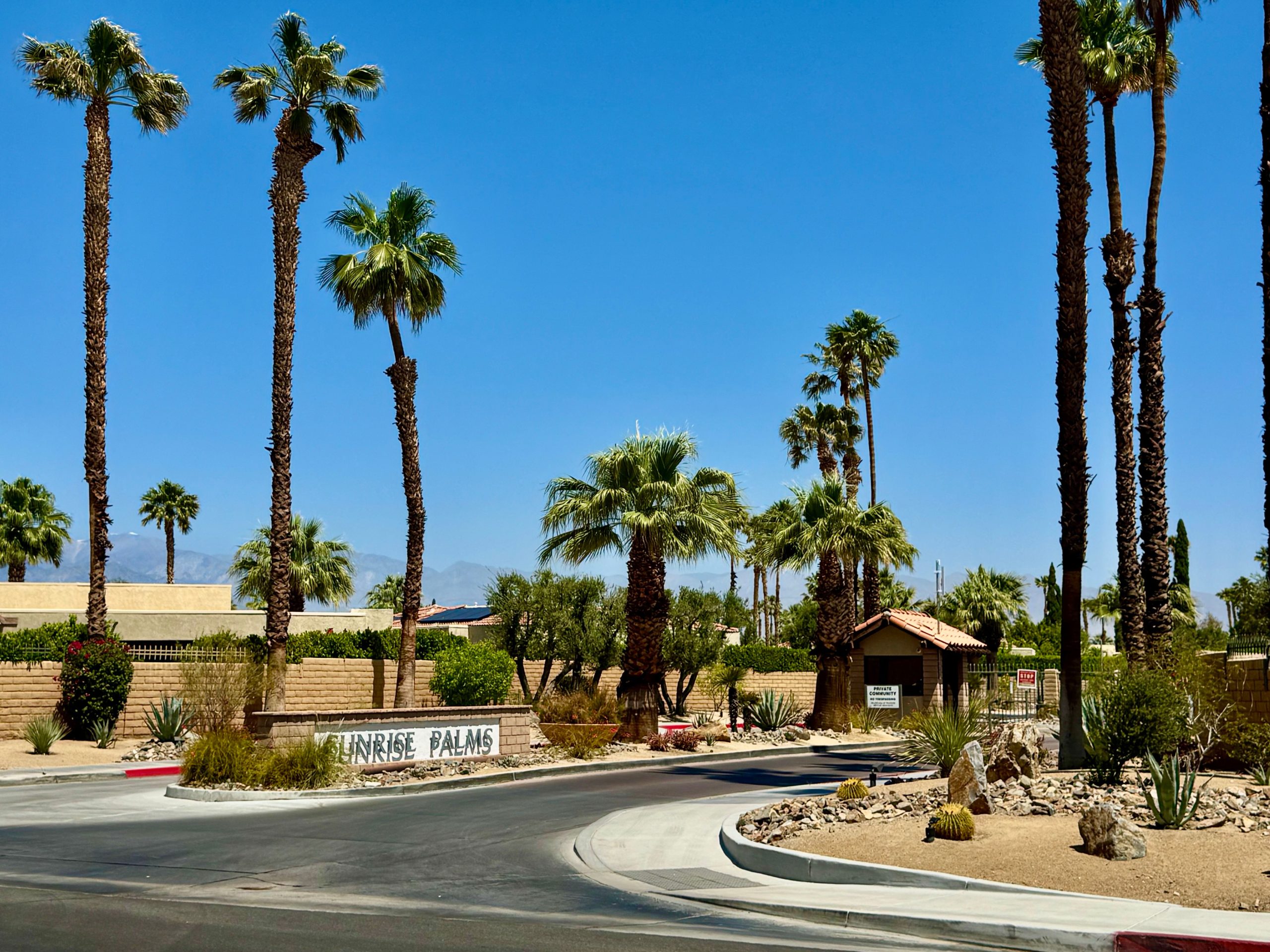 Gated 2 Bed 2 bath Duplex with private garage and backyard. 8 pools, 8 spas, tennis courts, pickeball courts and 10 minutes from downtown Palm Springs, California. $298k furnished or unfurnished.