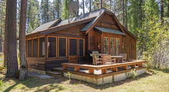 Stunning Cabin at Lake Creek Lodge in Camp Sherman Oregon