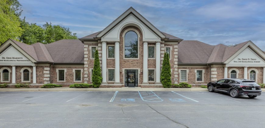 385 Meridian Parke Lane – Greenwood, IN