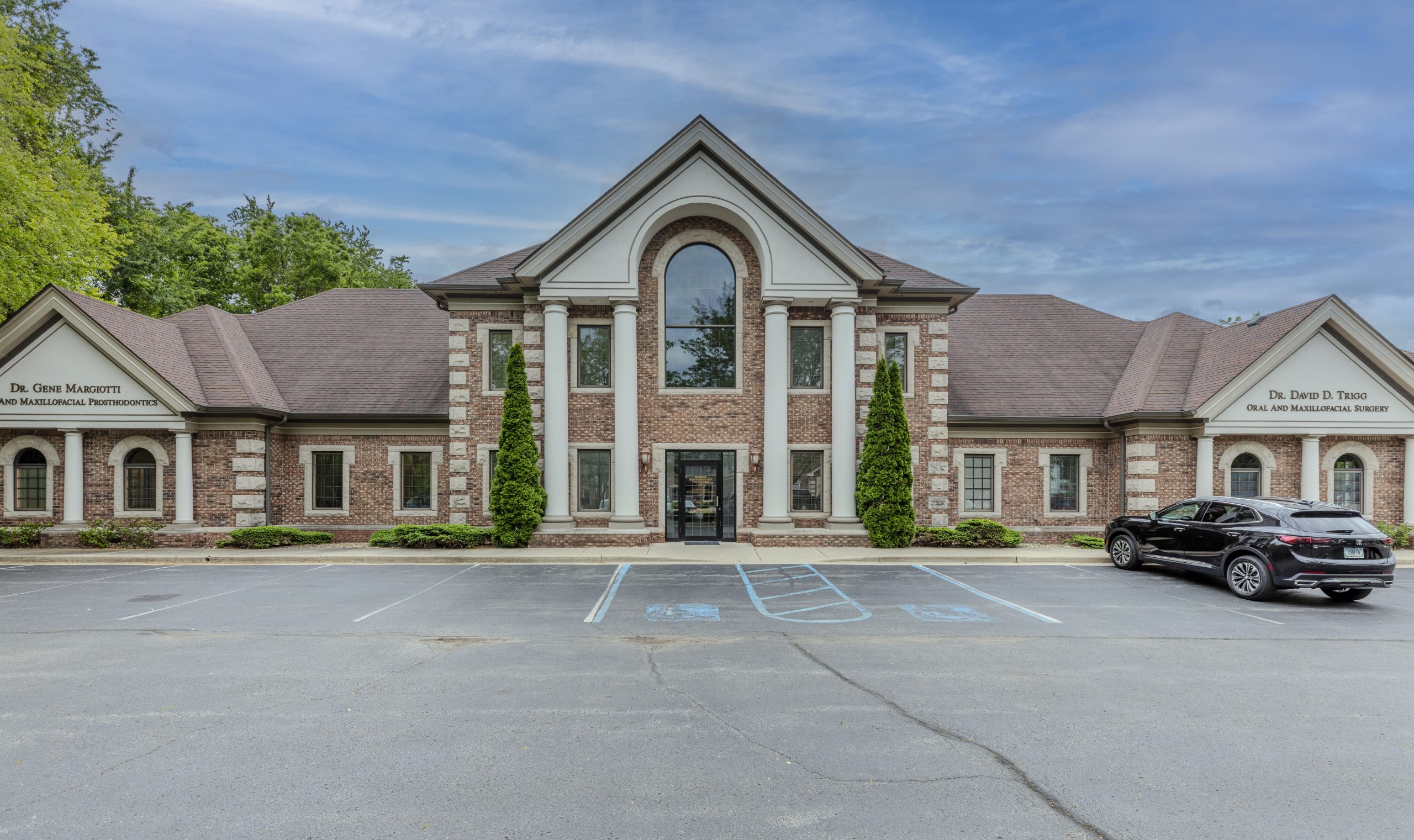 385 Meridian Parke Lane – Greenwood, IN