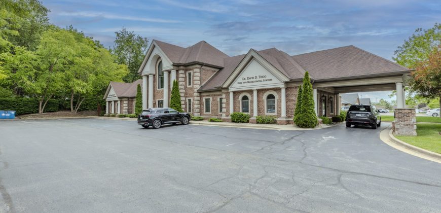 385 Meridian Parke Lane – Greenwood, IN